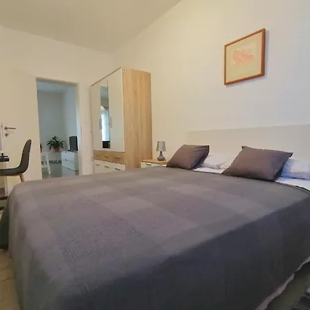 Moderne Dunja In Apartment