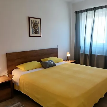 Moderne Dunja In Pula