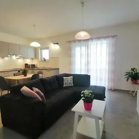 Moderne Dunja In Apartment Pula